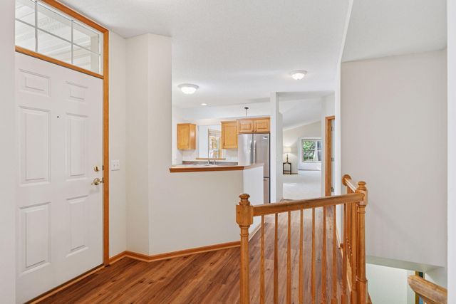 2137 Albemarle Court N, Roseville, MN 55113