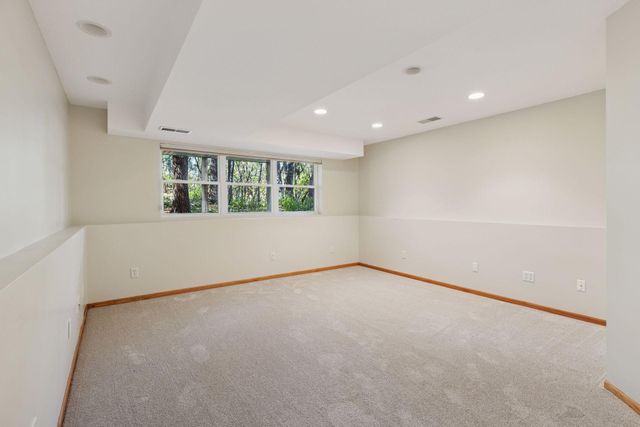 2137 Albemarle Court N, Roseville, MN 55113