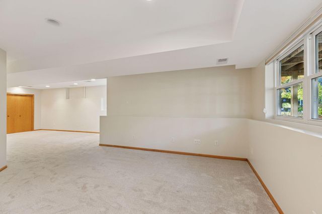 2137 Albemarle Court N, Roseville, MN 55113