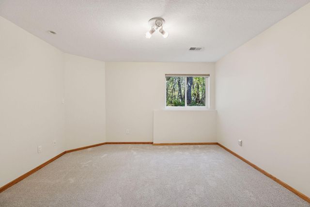 2137 Albemarle Court N, Roseville, MN 55113