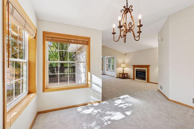 2137 Albemarle Court N, Roseville, MN 55113