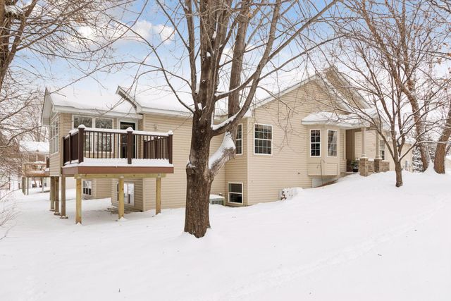 2137 Albemarle Court N, Roseville, MN 55113