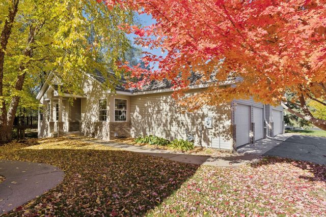 2137 Albemarle Court N, Roseville, MN 55113