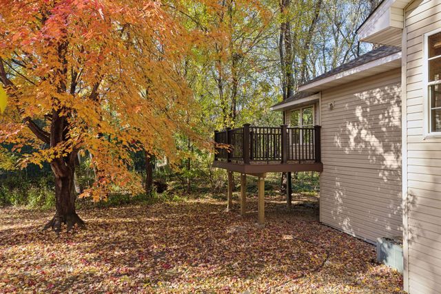 2137 Albemarle Court N, Roseville, MN 55113