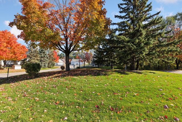 2137 Albemarle Court N, Roseville, MN 55113