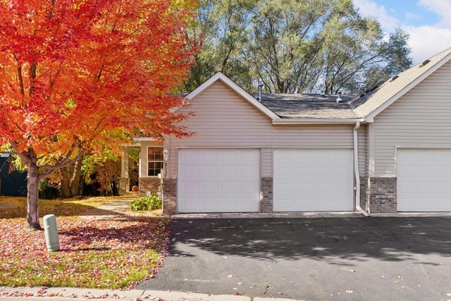 2137 Albemarle Court N, Roseville, MN 55113