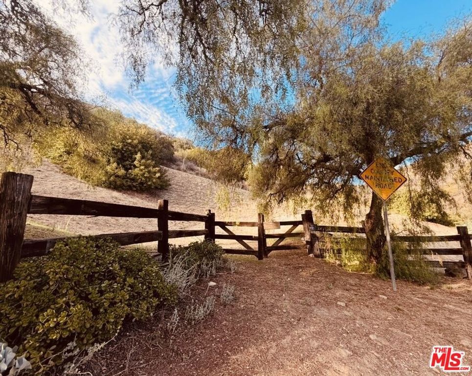 22800 Portage Circle Drive, Topanga, CA 90290 — exterior