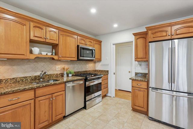 11712 SEVEN LOCKS RD, Potomac, MD 20854