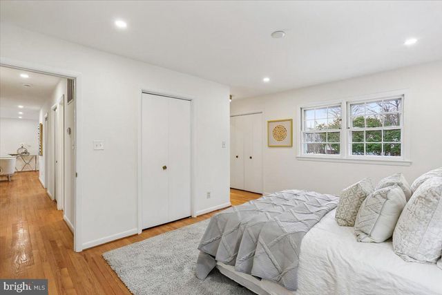 11712 SEVEN LOCKS RD, Potomac, MD 20854