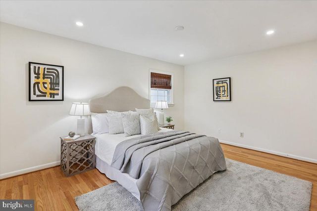 11712 SEVEN LOCKS RD, Potomac, MD 20854