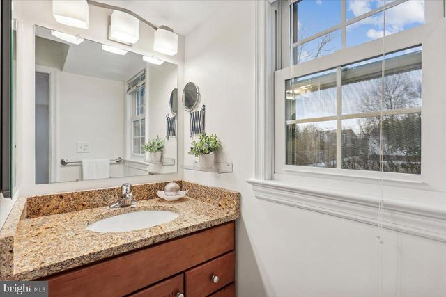 11712 SEVEN LOCKS RD, Potomac, MD 20854