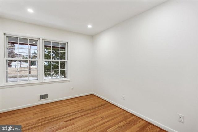 11712 SEVEN LOCKS RD, Potomac, MD 20854