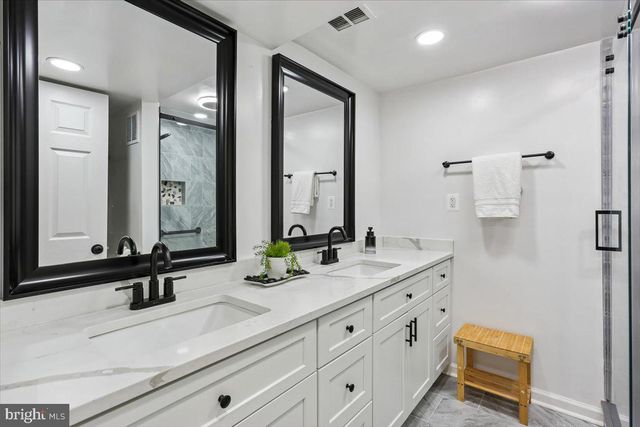 11712 SEVEN LOCKS RD, Potomac, MD 20854