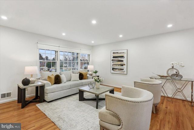 11712 SEVEN LOCKS RD, Potomac, MD 20854