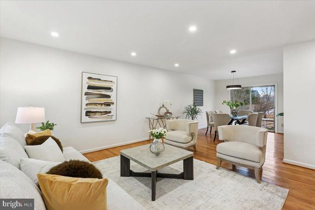 11712 SEVEN LOCKS RD, Potomac, MD 20854