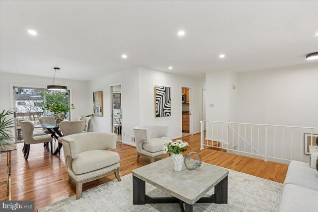 11712 SEVEN LOCKS RD, Potomac, MD 20854