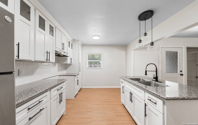 454 STOREYWOOD DR, San Antonio, TX 78213