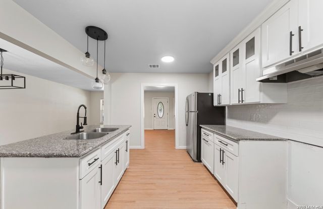 454 STOREYWOOD DR, San Antonio, TX 78213