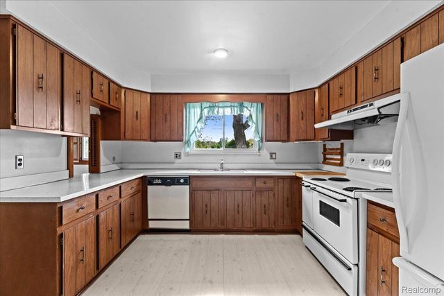 2600 Grange Road, Trenton, MI 48183