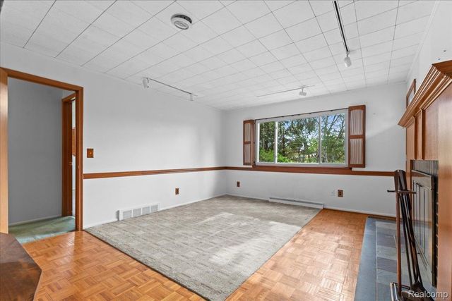 2600 Grange Road, Trenton, MI 48183