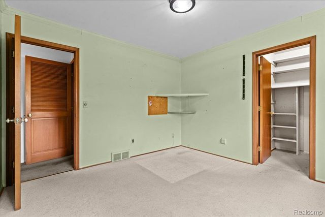 2600 Grange Road, Trenton, MI 48183