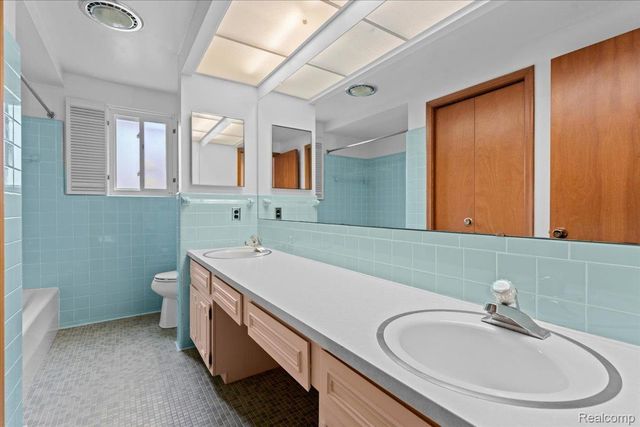 2600 Grange Road, Trenton, MI 48183