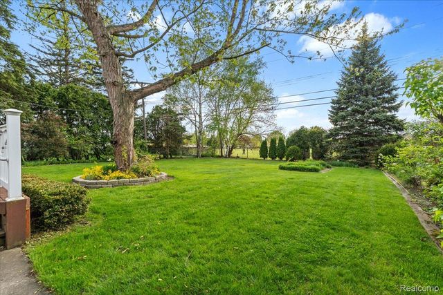 2600 Grange Road, Trenton, MI 48183