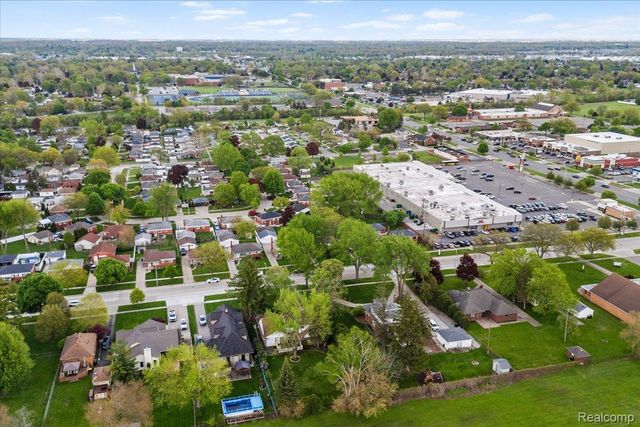 2600 Grange Road, Trenton, MI 48183
