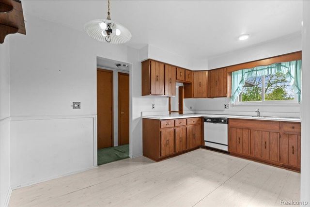2600 Grange Road, Trenton, MI 48183