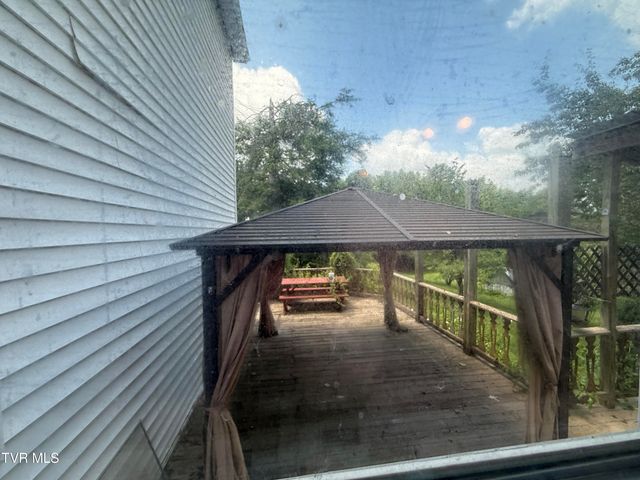 2236 Vance Tank Road, Bluff City, TN 37618