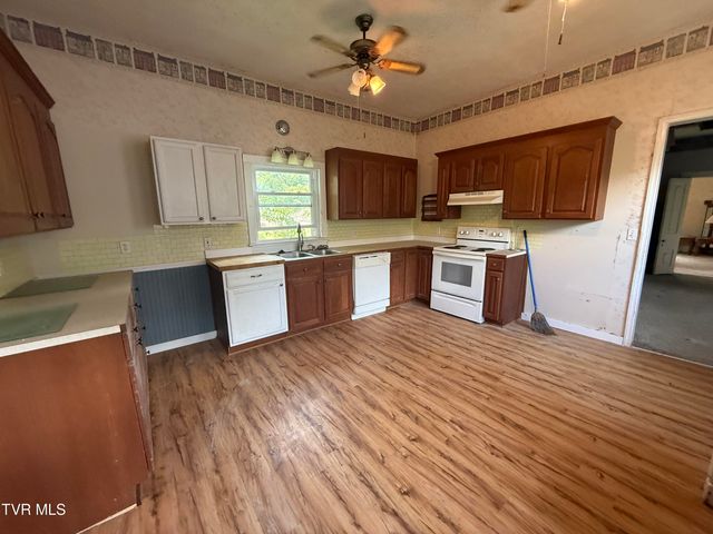 2236 Vance Tank Road, Bluff City, TN 37618