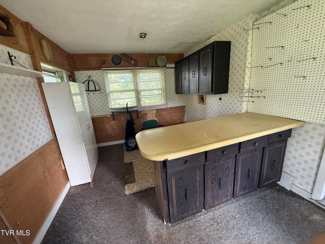 2236 Vance Tank Road, Bluff City, TN 37618