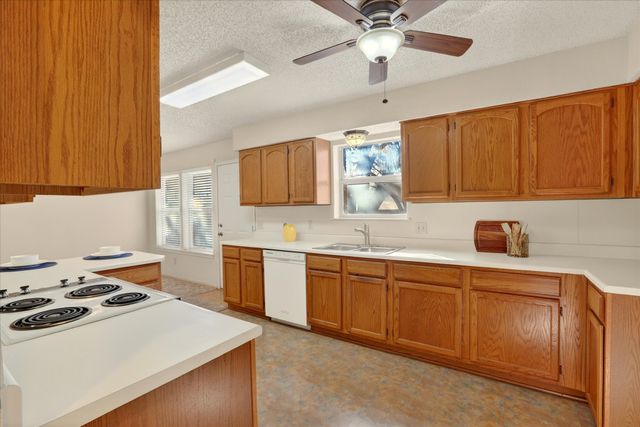 1017 Parkhill Avenue, Saginaw, TX 76179