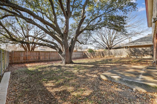 1017 Parkhill Avenue, Saginaw, TX 76179