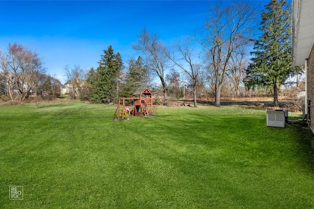 2072 Palatine Road, Inverness, IL 60067