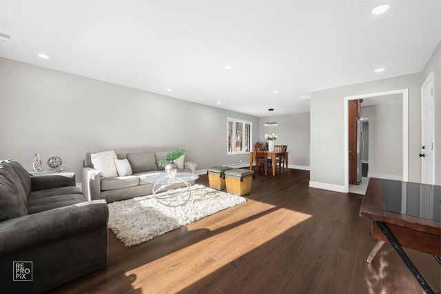 2072 Palatine Road, Inverness, IL 60067