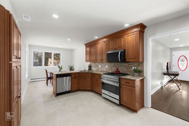 2072 Palatine Road, Inverness, IL 60067