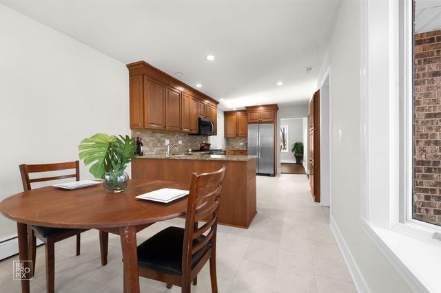 2072 Palatine Road, Inverness, IL 60067