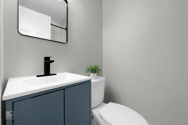 2072 Palatine Road, Inverness, IL 60067