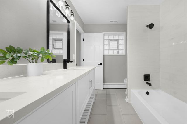 2072 Palatine Road, Inverness, IL 60067