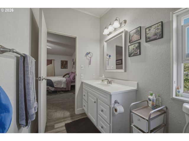 34191 EL ROBLE Ave, Eugene, OR 97405