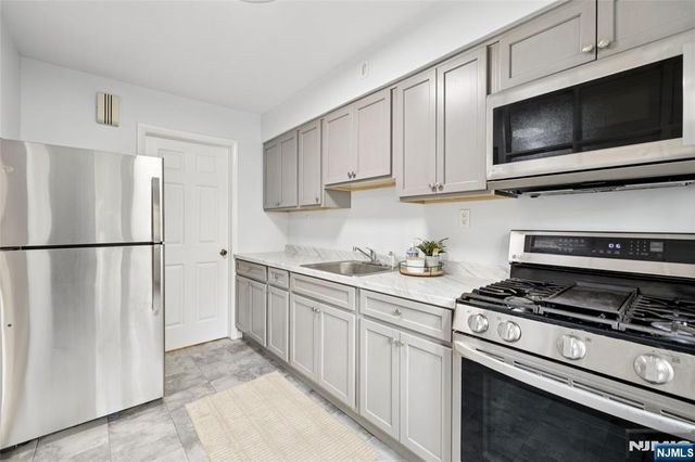 35 Edgewater, Edgewater, NJ 07020