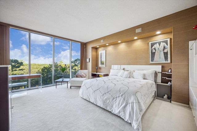 121 N Post Oak Lane 705, Houston, TX 77024