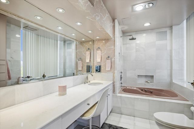 121 N Post Oak Lane 705, Houston, TX 77024