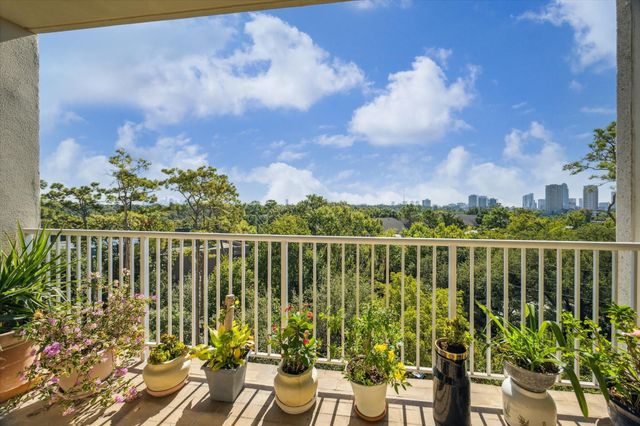 121 N Post Oak Lane 705, Houston, TX 77024