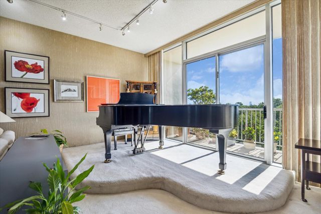 121 N Post Oak Lane 705, Houston, TX 77024