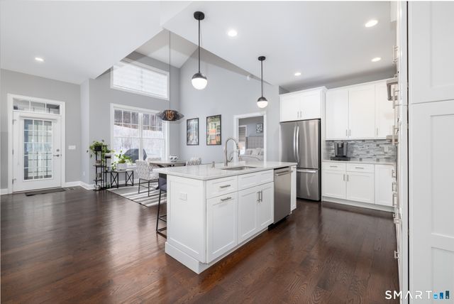 8 Woodland Path 8, Beacon Falls, CT 06403