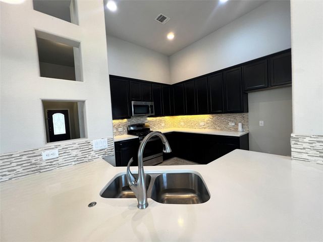 613 Palmilla ST, Leander, TX 78641