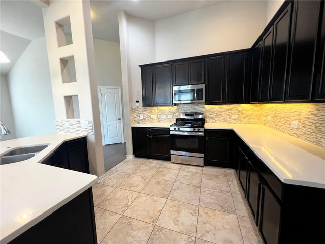 613 Palmilla ST, Leander, TX 78641