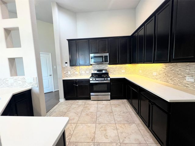 613 Palmilla ST, Leander, TX 78641